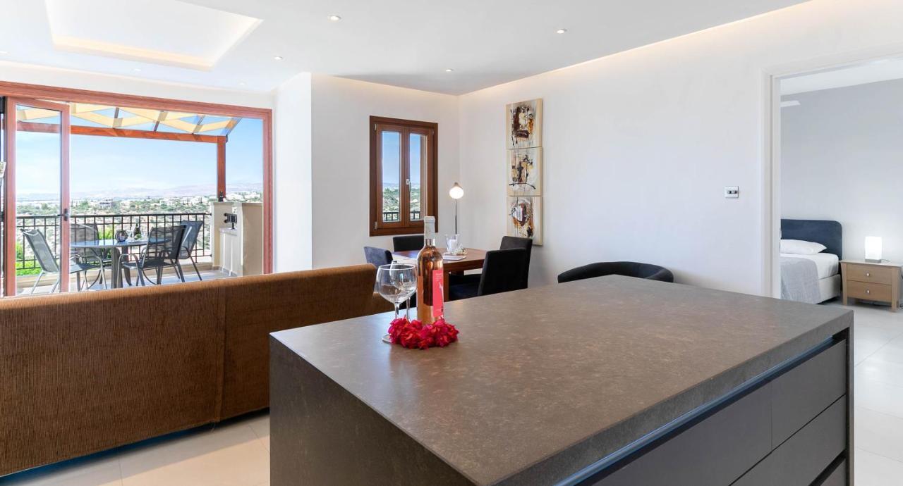 Modern Apartment Nz11 Large Balconies With Sea And Mountain Views Kouklia Eksteriør bilde