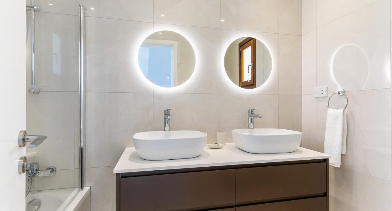 Modern Apartment Nz11 Large Balconies With Sea And Mountain Views Kouklia Eksteriør bilde