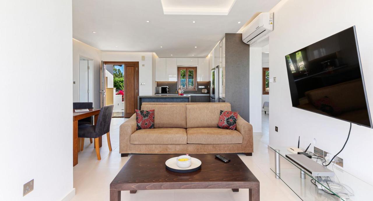Modern Apartment Nz11 Large Balconies With Sea And Mountain Views Kouklia Eksteriør bilde